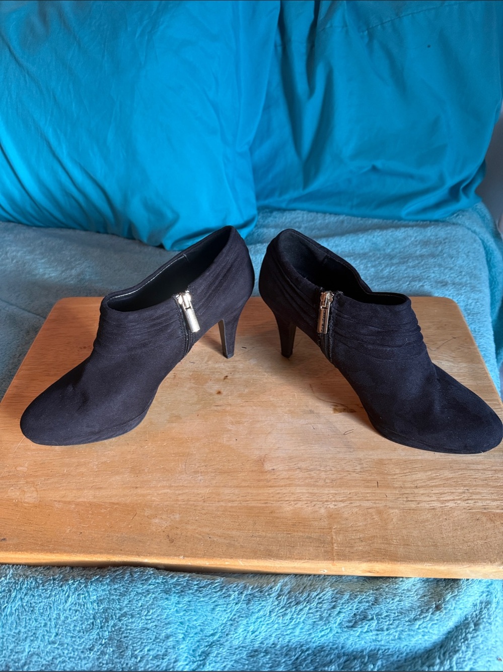 Bandolino Black Suede Ankle Booties with Side Zipper